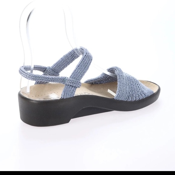 Made in Europe sandals - perfect for summer! - Picture 5 of 9